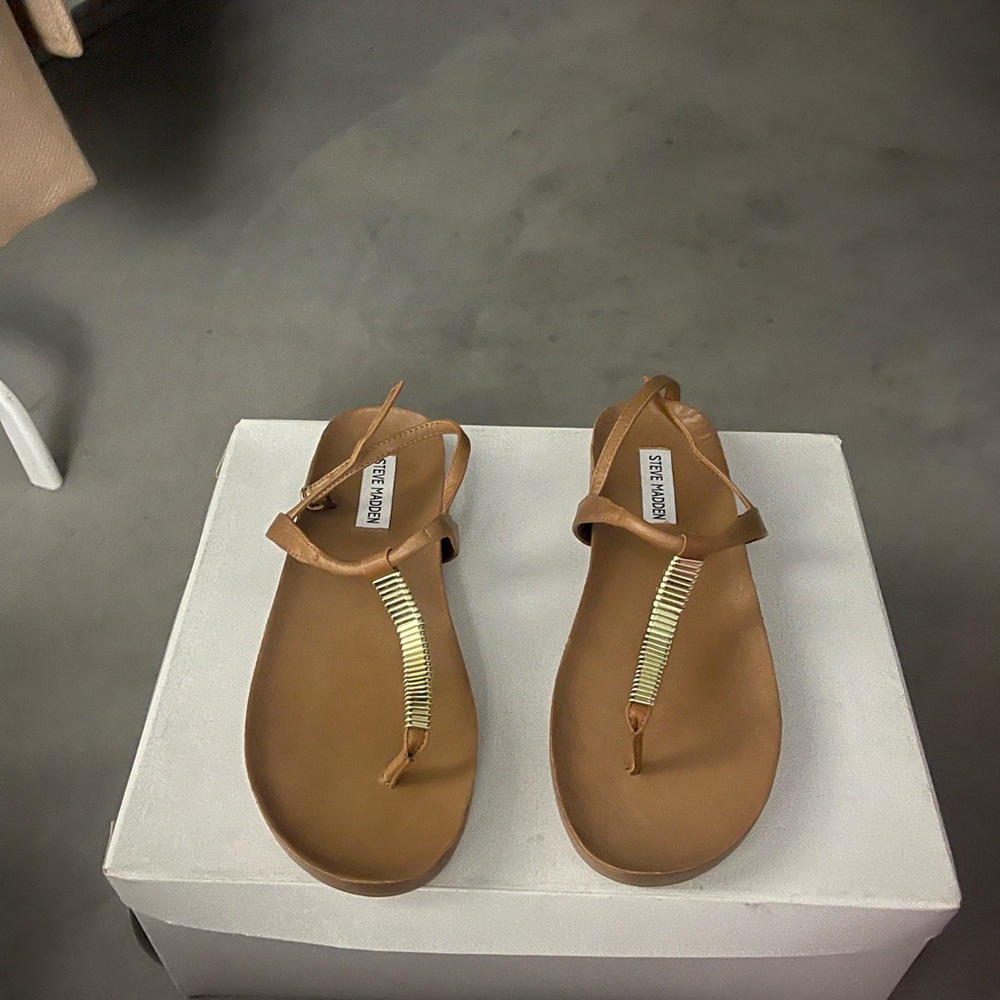 Steve Madden Tan Thong Sandals with Metallic T-Strap